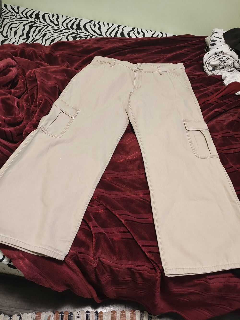 Levi's Men's Relaxed Wide Legs Cargo Jeans in Light Beige 34x32